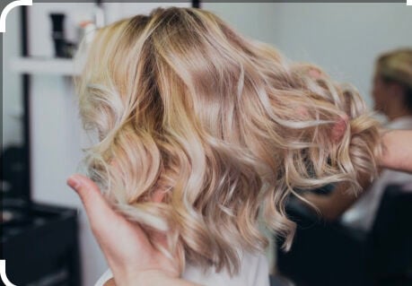 خبيرة تسريحات للشعر 