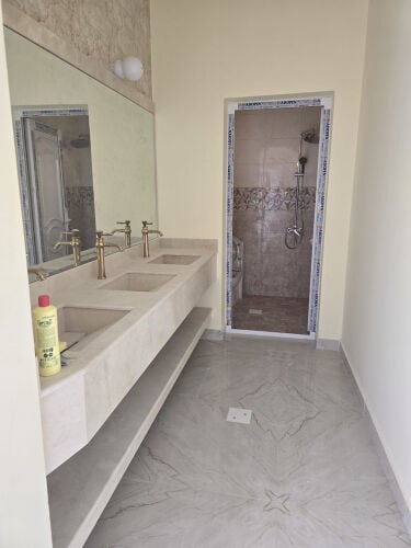 للبيع فيلا معيذر جنوبي ٥٥٠ م