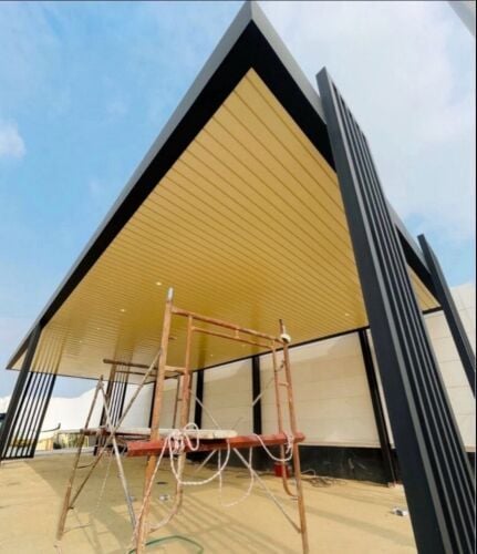 مصنع الصلب والأقمشة.