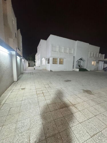 للبيع بيت شعبي في ام العمد موجر. 