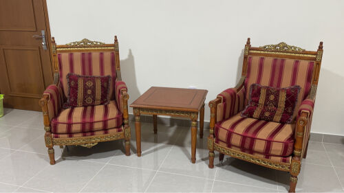 2 arm chairs + table