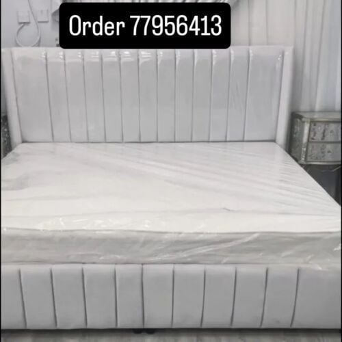 سرير مع فرش