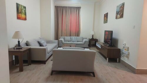 للإيجار شقه مفروشة غرفتين وصالة و