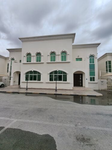 فيلا موظفين داخل مجمع في الفروسية