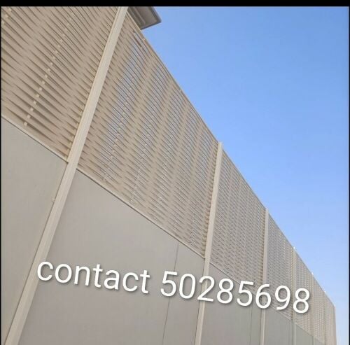 أعمال الصلب والنسيج والزجاج.