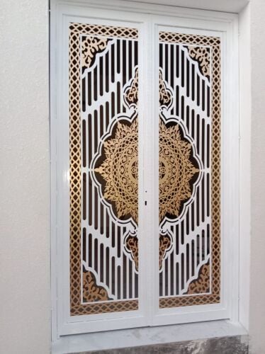 مصنع الصلب والأقمشة.