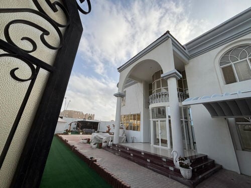 فيلا مميزه للبيع في منطقه عنيزه 