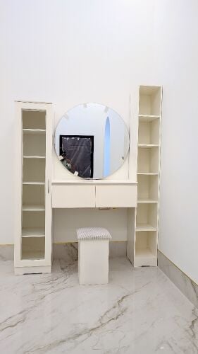 طاولة تزيين بتصميم جديد.