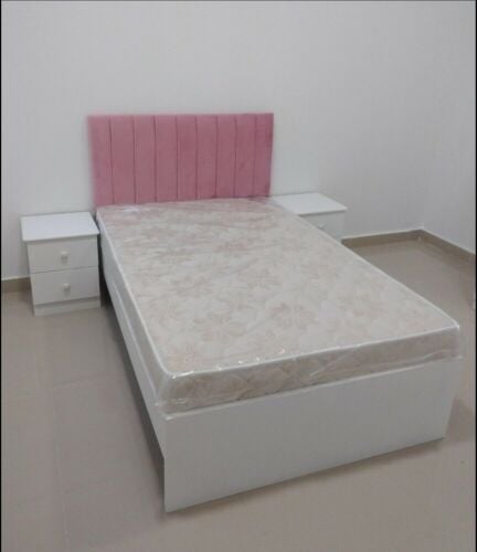 سرير مزدوج ومرتبة