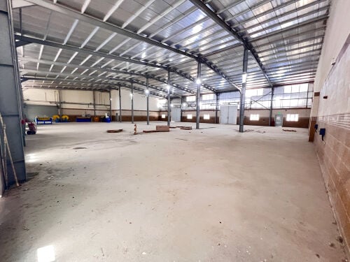 للايجار مصنع مواد غذائية 3400 متر