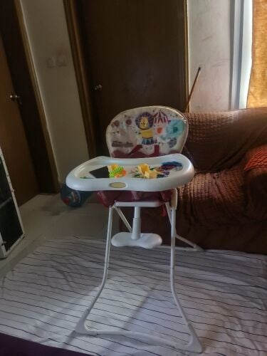 كرسي طعام وحدة تغير