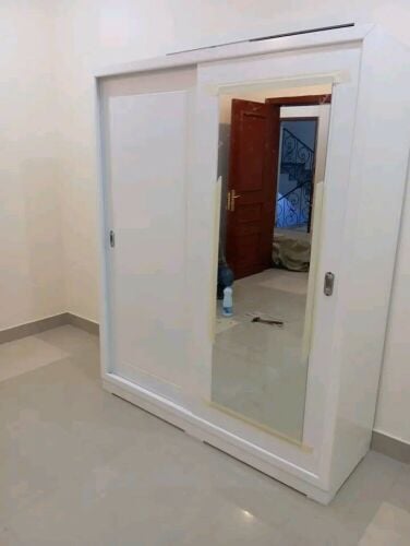 خزانة منزلقة ببابين