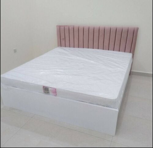 Clothes Queen Bed With mattersss