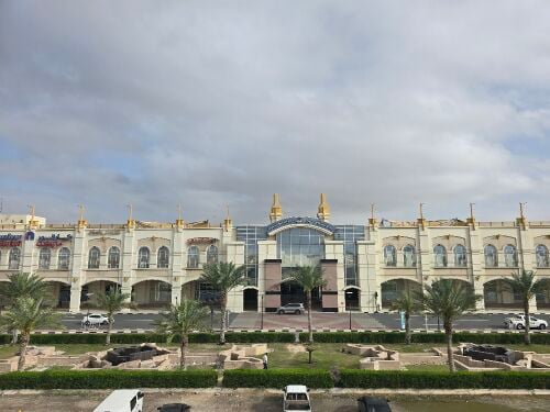 فيلا بمسبح خاص جنب مول دار السلام