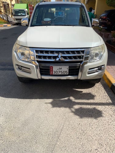 باجيرو 3.8 لتر فل اوبشن ابيض ثلجي