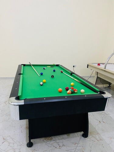 Billiard table 9 feet