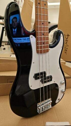 Bass Guitar 4 Strings