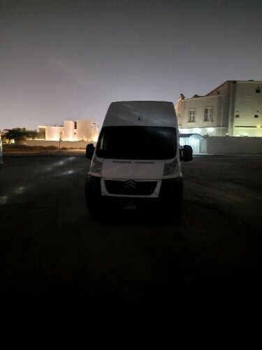 Trucks with tail lift for rent