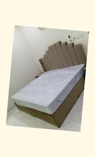 سرير مزدوج مع مرتبة للبيع