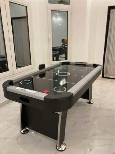 Air hockey table