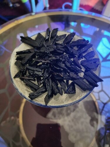 عود عنبر ملكي