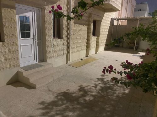 لايجار شقه كبيره طابق ارضي من فيل