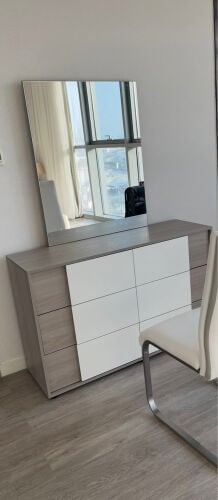 أدراج تخزين مع مرايه