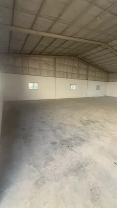 للايجار مخزن 700 متر