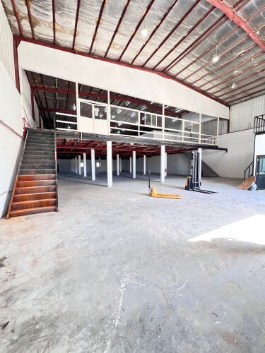 للايجار مطبعه 1500 متر