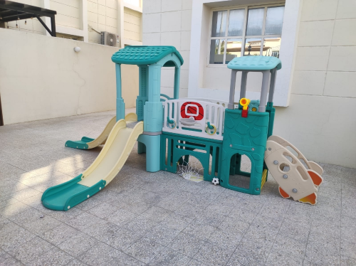 ساحة لعب اطفال