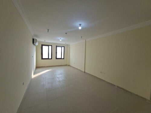 للإيجار شقق في ام صلال علي 