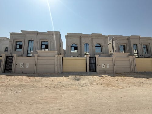 للبيع ثلاث فلل في الثمامه 