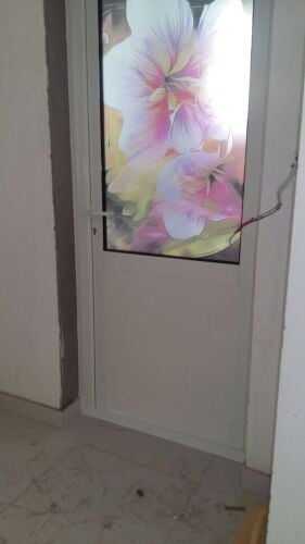 أعمال الألمنيوم والزجاج.