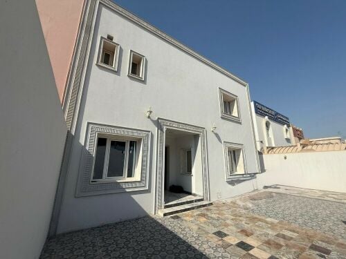 للإيجار فيلا بالدحيل موظفات