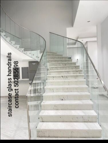 أعمال الألمنيوم والزجاج.