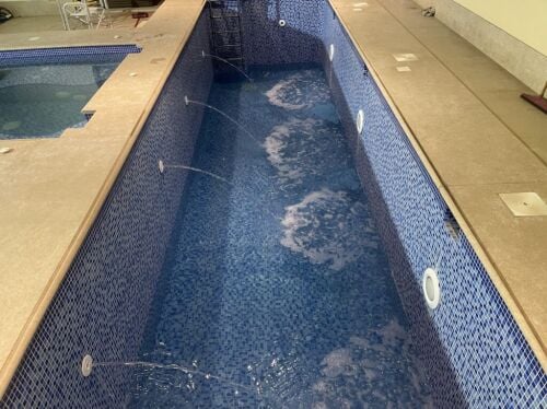 إنشاء حمامات السباحة والتشطيب