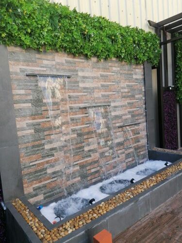 بناء شلالات بالحجر