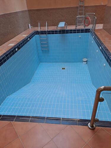 إنشاء بركة سباحه والتشطيب