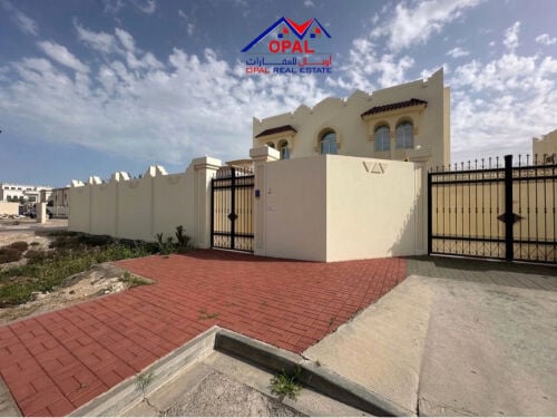 للإيجار فيلا سكنية في الدفنة 