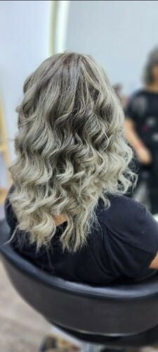 الحلاقة و التجميل النسائي