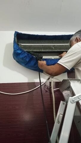 خدمة وإصلاح مكيفات الهواء