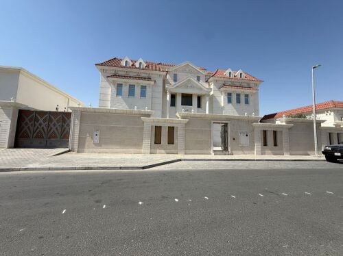 للبيع فيلا تشطيب قصر في الدحيل