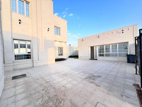 للبيع فيلا مجلس خارجي 