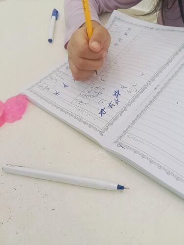 استاذة لغة عربية
