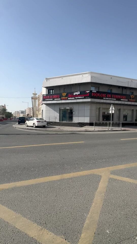 للإيجار محل كبير في المطار