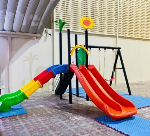 أرجوحة منزلقة للأطفال