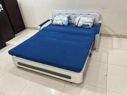 أريكة سرير بحالة ممتازة للبيع