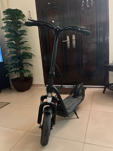 Tomoloo E-Scooter ( Negotiable )