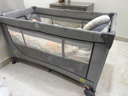 سرير اطفال مستعمل بحاله ممتازه