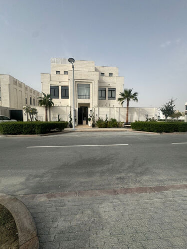 للايجار فيلا كبيره في الوسيل. 